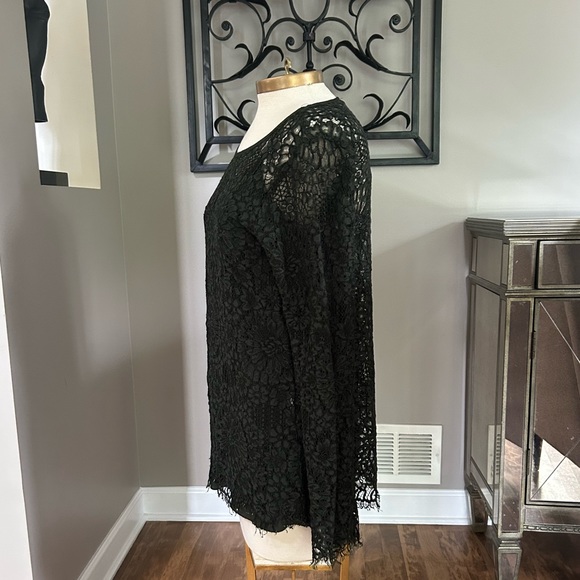 Two piece lace top with cami - Picture 3 of 5